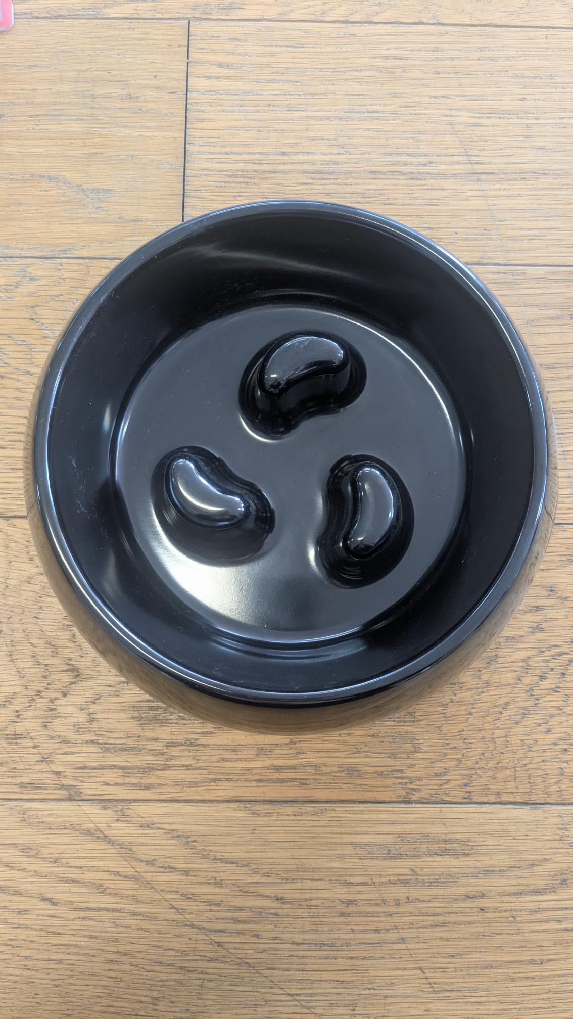 Svart slowfeed skål