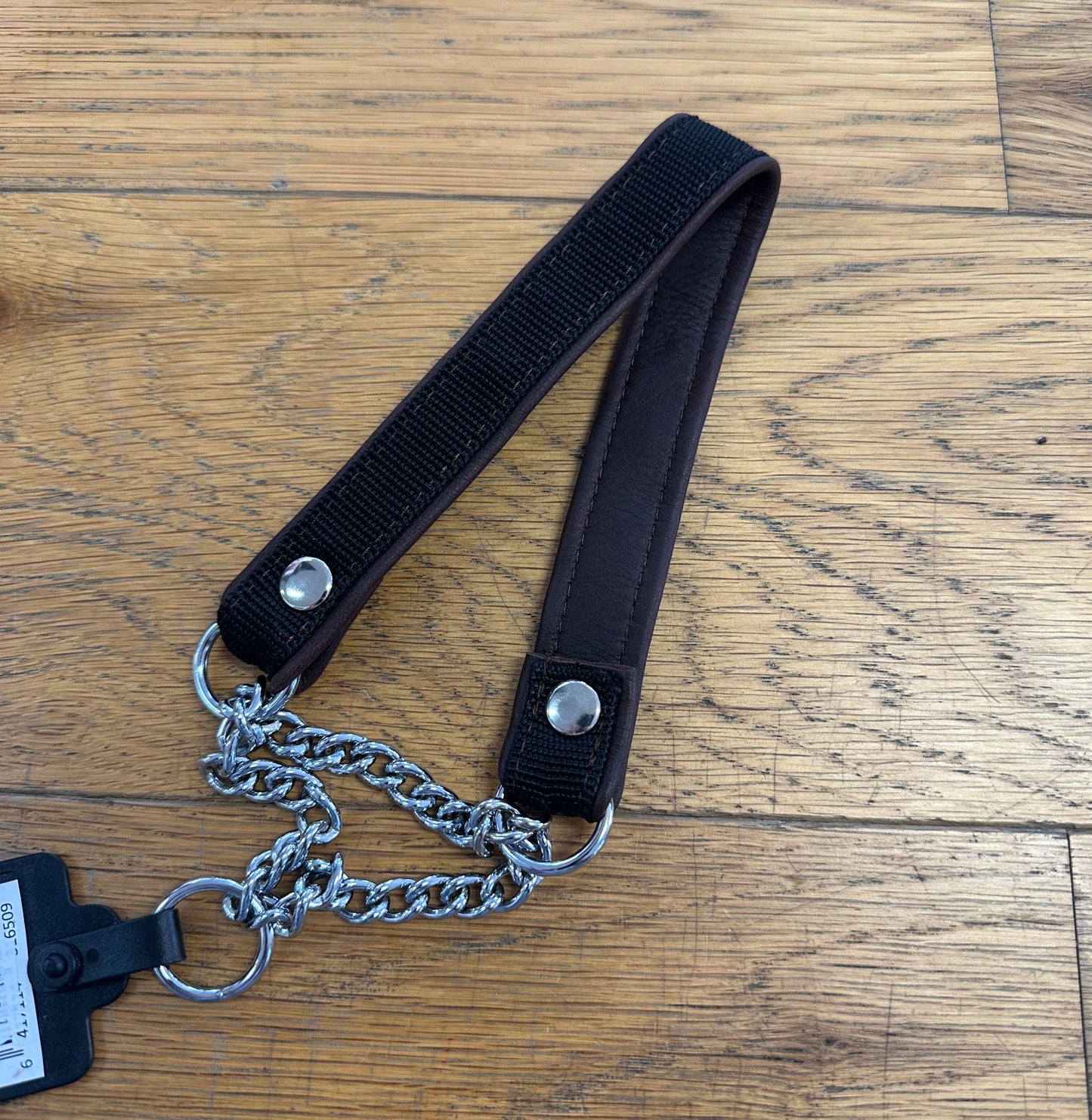 Halvstryp Mörkbrun/svart med en silver kedja 43-55cm