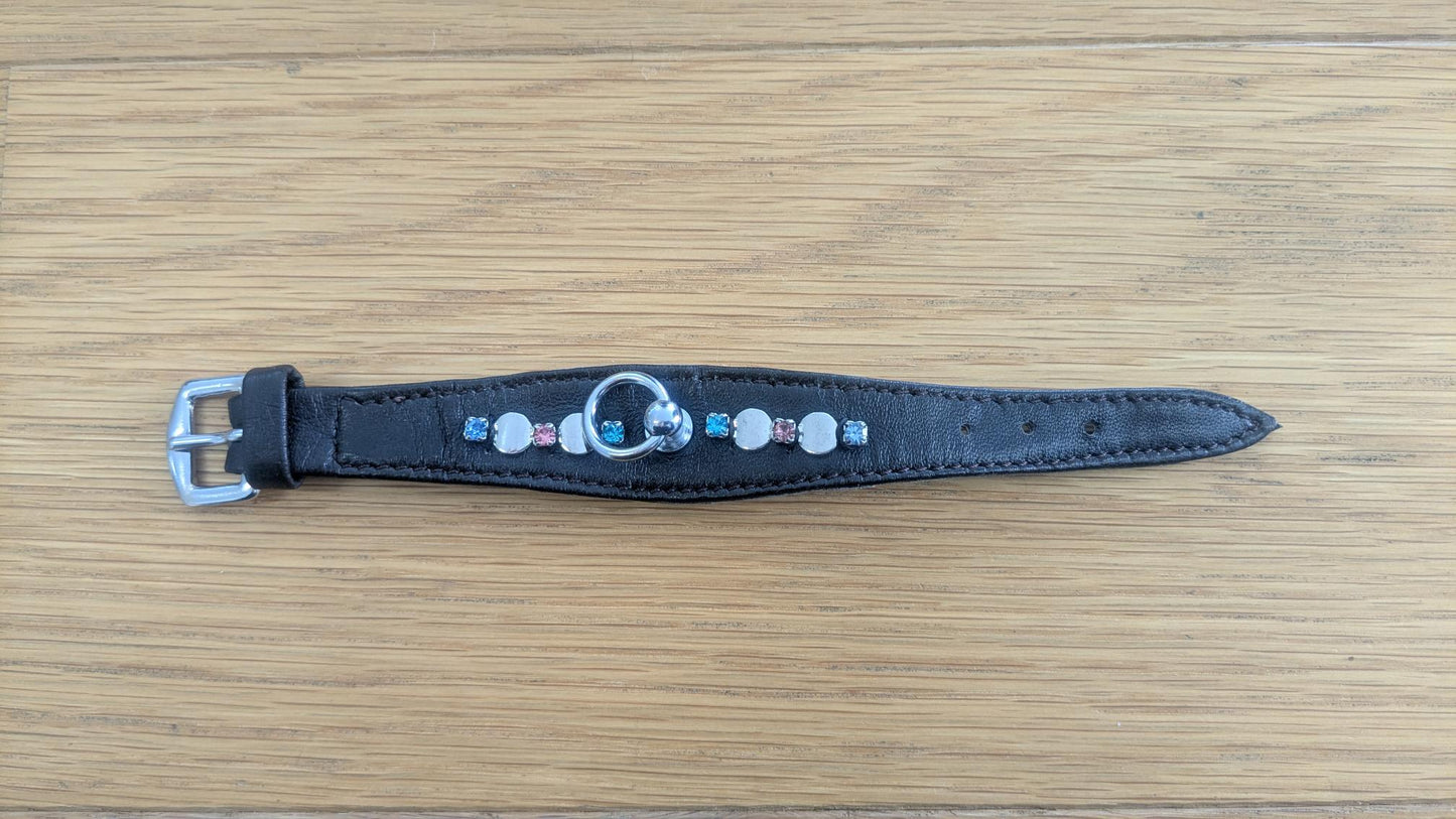 svart läder halsband med strass 20cm